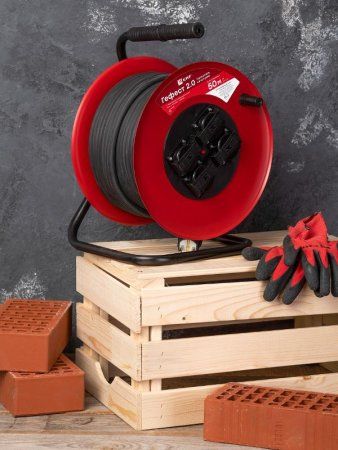 Удлинитель на катушке "Гефест 2.0" 4 гнезда 50м с заземлением и предохранителем КГ 3*2,5 16А/3,5кВт IP44 PROxima | UKG02-16-R325-4-50-IP44 | EKF — фото