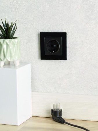 BRITE Розетка с заземлением без шторок 16А РС11-1-0-БрЧ черный | BR-R11-16-K02 | IEK — фото