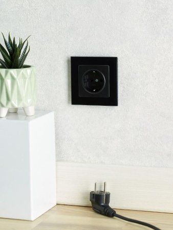 BRITE Розетка с заземлением со шторками 16А РС14-1-0-БрЧ черный | BR-R14-16-K02 | IEK — фото